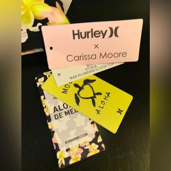 Hurley X Carissa Moore Aloha Plumeria Bikini Top. Multiple sizes. - Picture 2 of 2